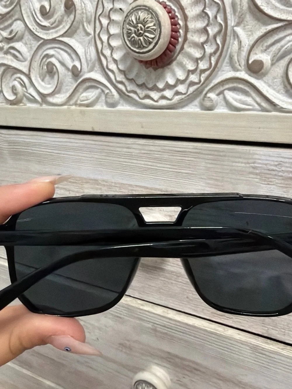 Black Aviator-Style Women's Sunglasses - Sleek UV Protection